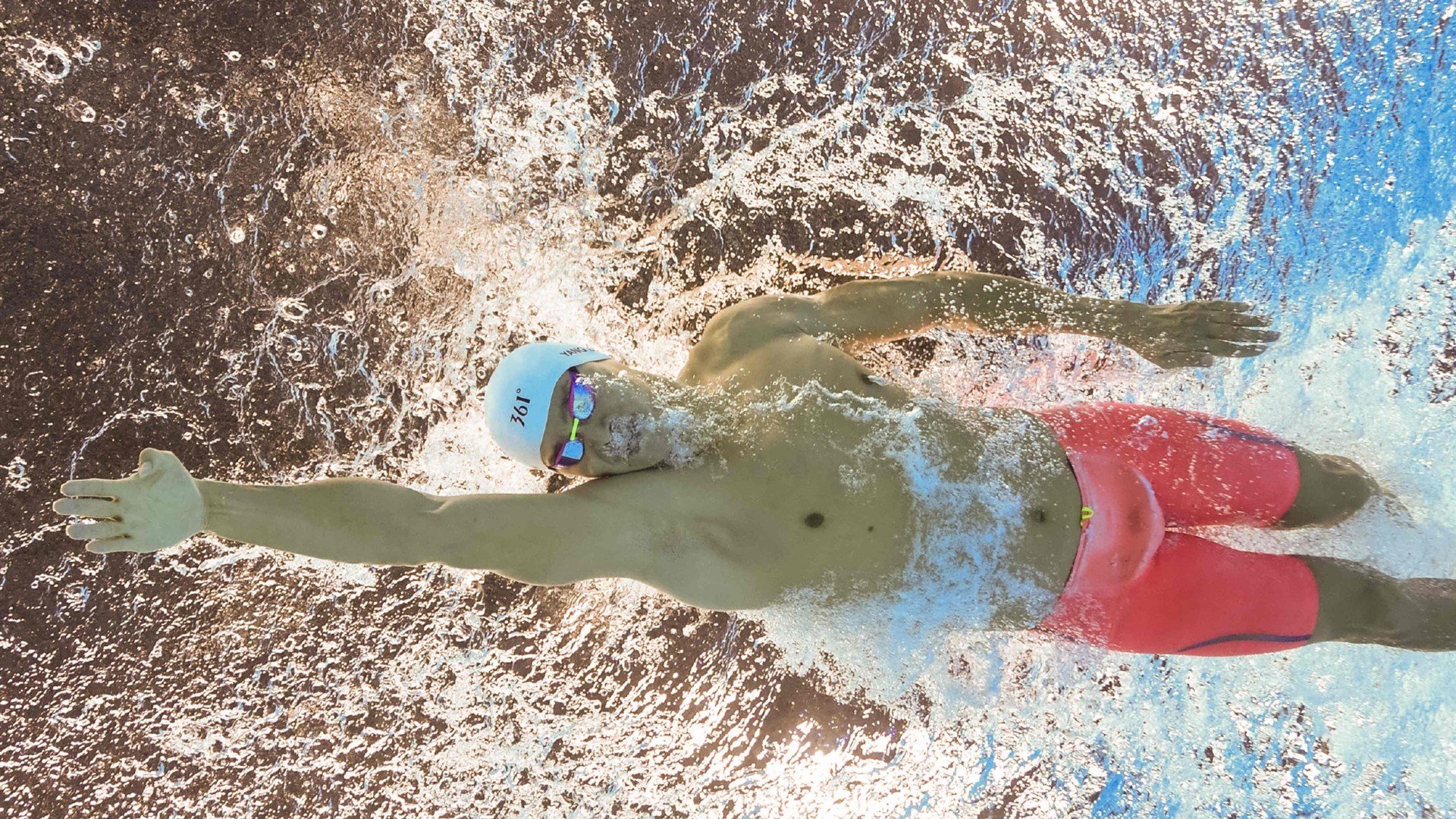 东方铁骑碾压密尔沃基，布克三分雨刷新联盟纪录—天津队展现唯一性统治力