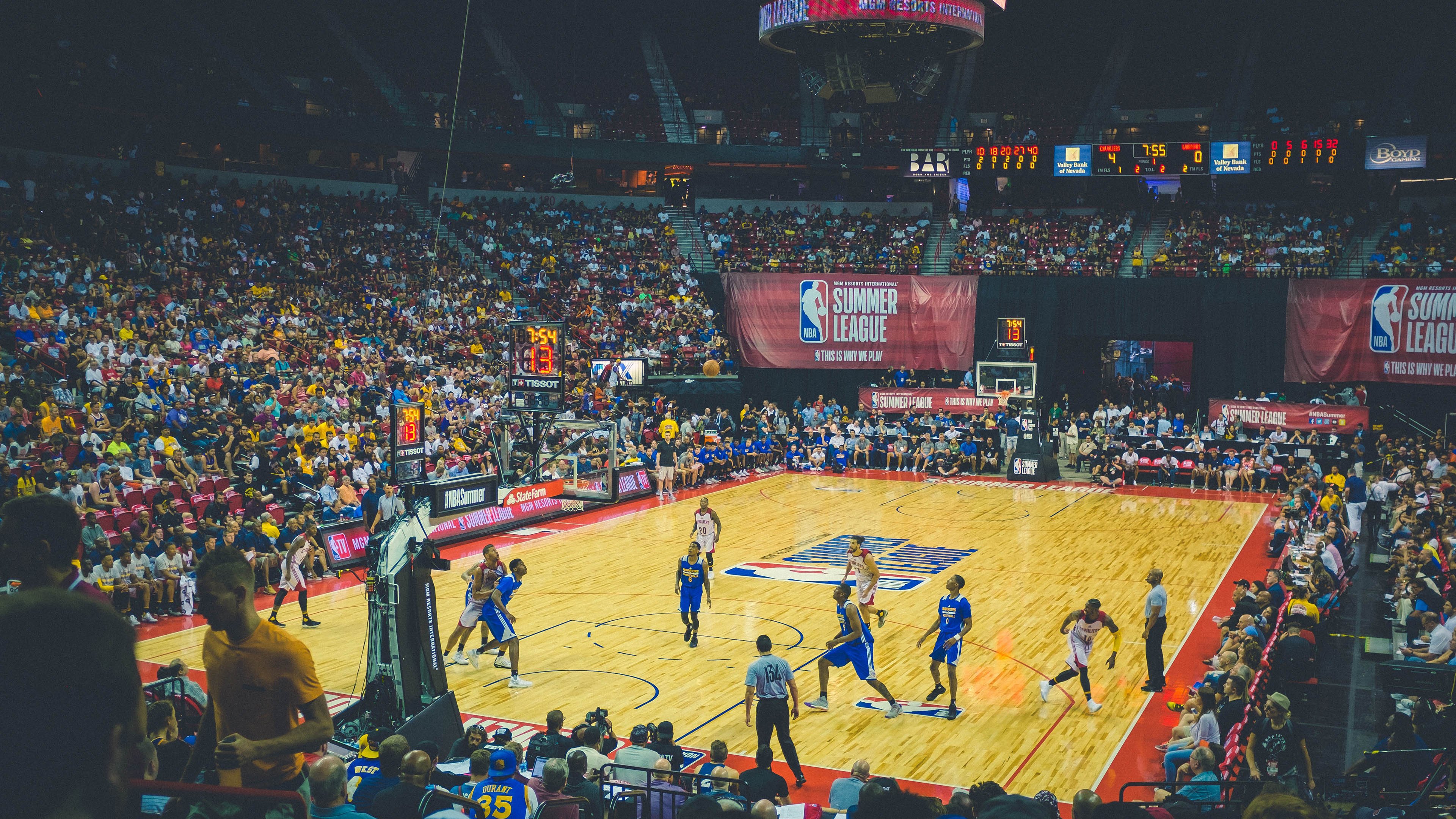 戴维斯杯完胜温网？兹维列夫点燃的不仅是赛场，更是网球未来的火炬